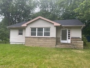 602 Longmere Dr in Kent, OH - Building Photo - Building Photo