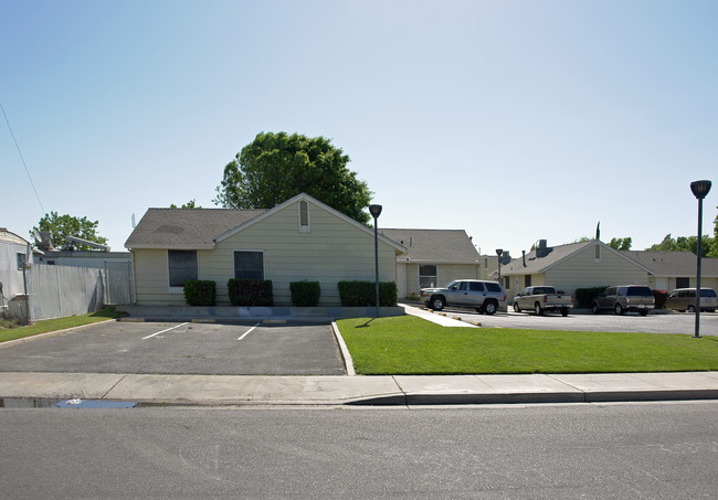 2860 Crest1 Rd in Atwater, CA - Foto de edificio - Building Photo