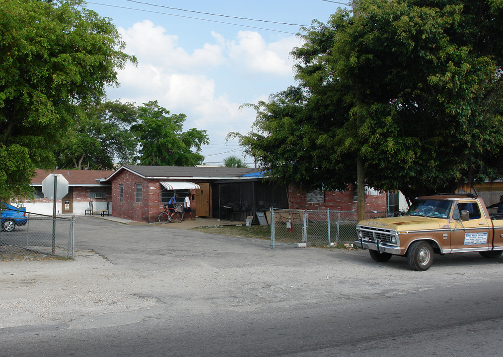 623 NW 9th Ave in Fort Lauderdale, FL - Building Photo