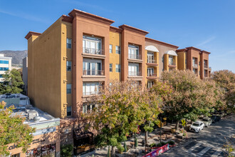 Burbank Village Walk in Burbank, CA - Foto de edificio - Building Photo