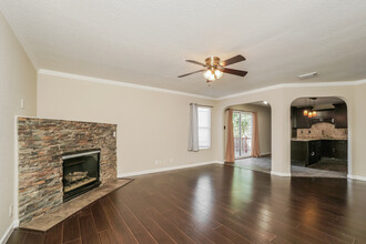 7831 Braun Bend in San Antonio, TX - Building Photo - Building Photo