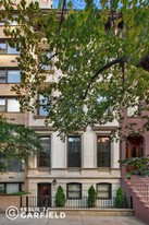 312 E 52nd St Apartamentos