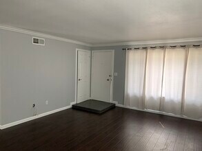 340 Pacific St in Tustin, CA - Foto de edificio - Building Photo