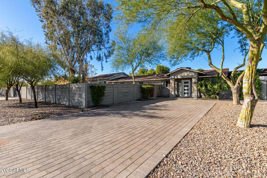 10069 E Paradise Dr in Scottsdale, AZ - Foto de edificio
