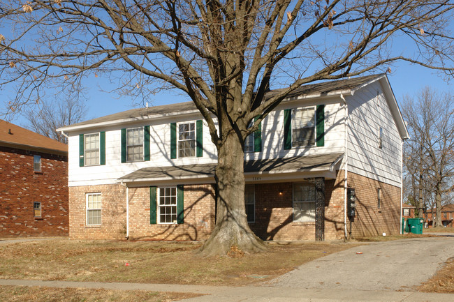 7305 Garrison Rd in Louisville, KY - Foto de edificio - Building Photo