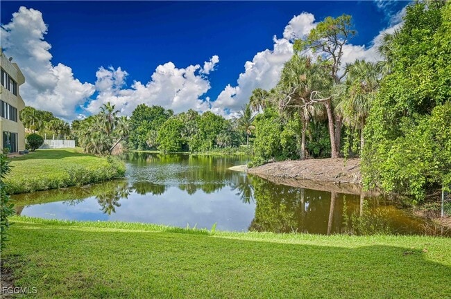 property at 975 Palm View Dr