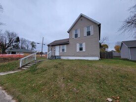 916 W Hillside St in South Bend, IN - Building Photo