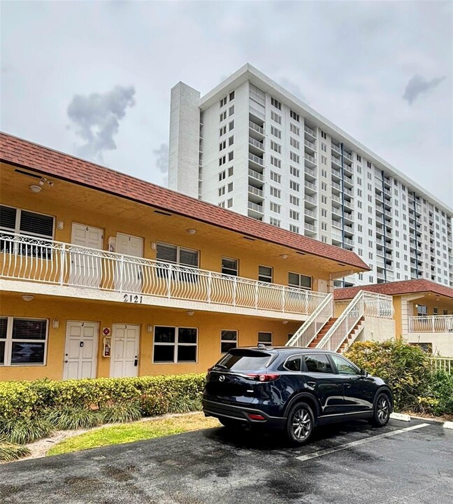 2121 N Ocean Blvd in Fort Lauderdale, FL - Building Photo