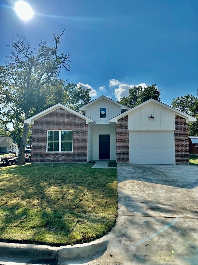 property at 501 N Monroe St