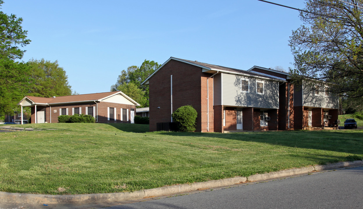 1403-1417 S Belmont St in Burlington, NC - Building Photo