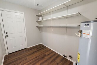 830 Trailwood Dr E in Mobile, AL - Building Photo - Building Photo