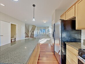 7347 Rainier Dr in Everett, WA - Foto de edificio - Building Photo