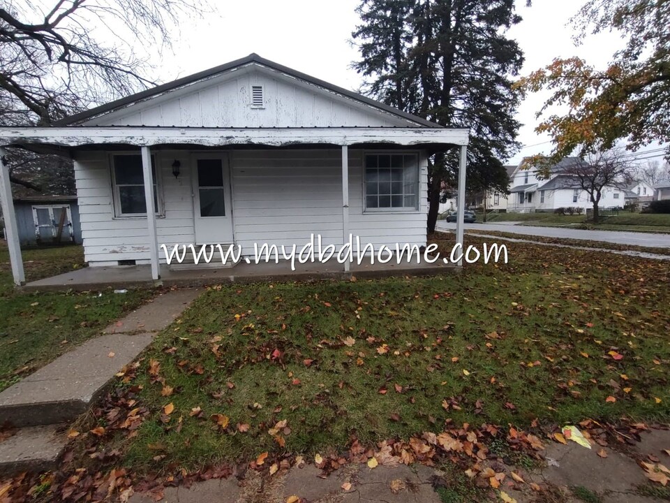 537 Dowling St in Kendallville, IN - Building Photo