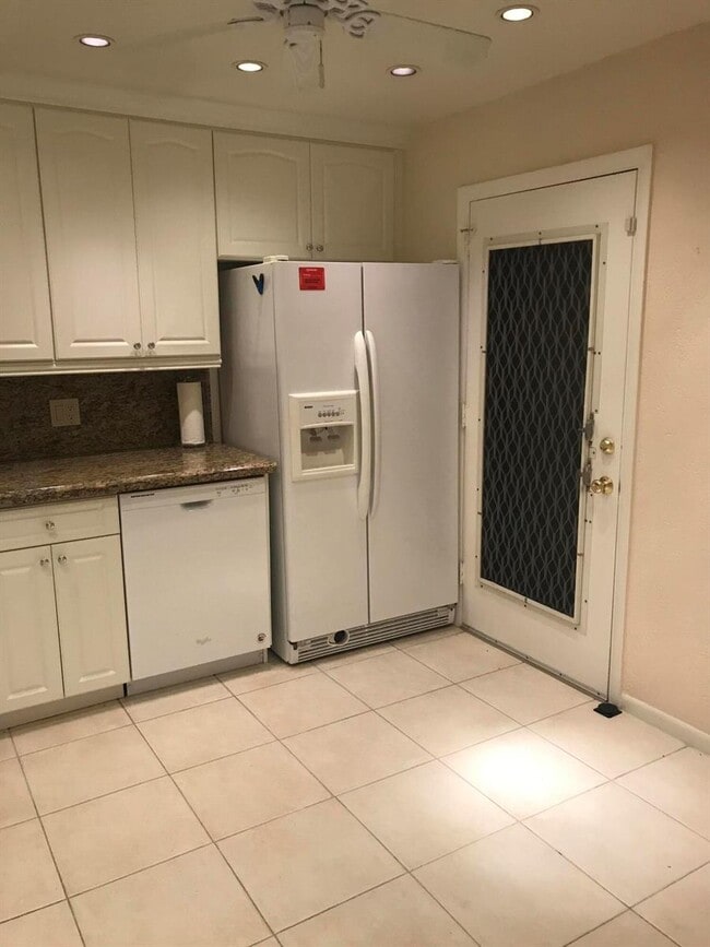 3300 Spanish Moss Ter, Unit 113 in Lauderhill, FL - Building Photo - Building Photo