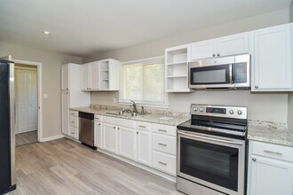 2208 Sharon St NW in Huntsville, AL - Building Photo - Building Photo