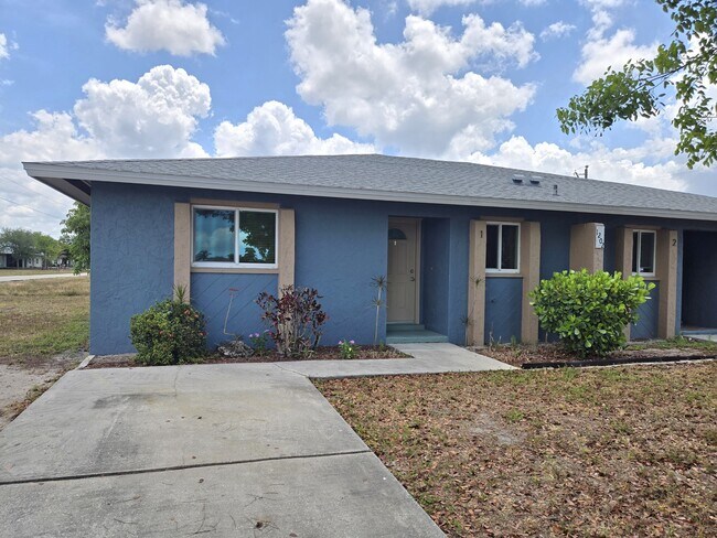 1202 SE 8th Terrace in Cape Coral, FL - Building Photo - Building Photo
