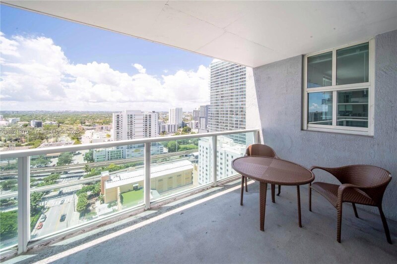 1250 S Miami Ave in Miami, FL - Building Photo