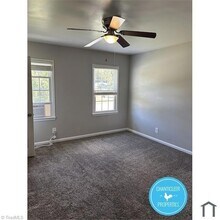 501 Greenbriar Rd, Unit A in Greensboro, NC - Foto de edificio - Building Photo