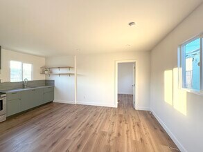 3321 1/2 Alice St in Los Angeles, CA - Foto de edificio - Building Photo