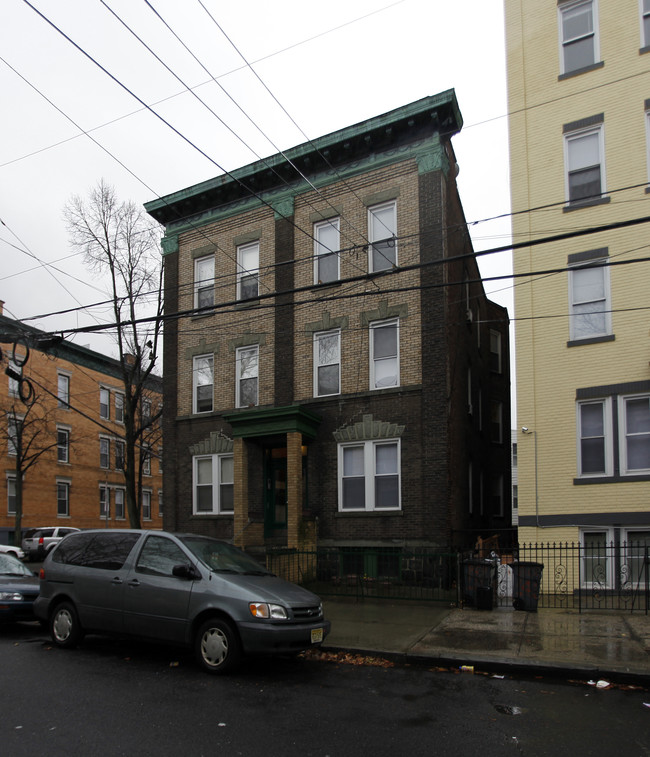 135 Booraem Ave in Jersey City, NJ - Building Photo - Building Photo