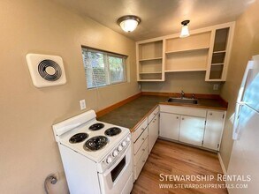 2266 Alder St in Eugene, OR - Building Photo - Building Photo
