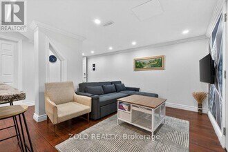 20 Bridesburg Dr in Toronto, ON - Building Photo - Building Photo