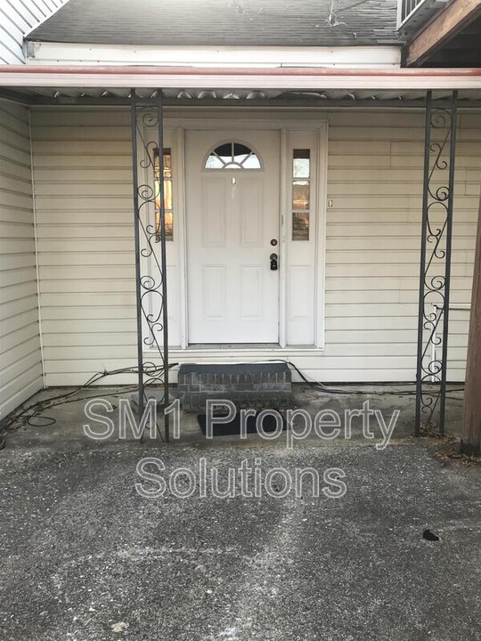 2205 Yow Rd in Greensboro, NC - Building Photo