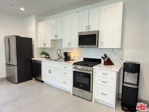834 S Shenandoah St in Los Angeles, CA - Building Photo - Building Photo