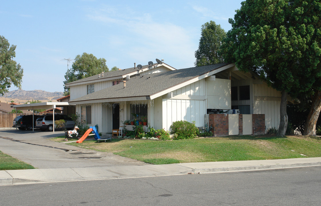 1564 Prather St in Simi Valley, CA - Foto de edificio