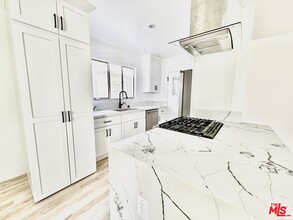 121 Crescent Dr in Beverly Hills, CA - Building Photo - Building Photo