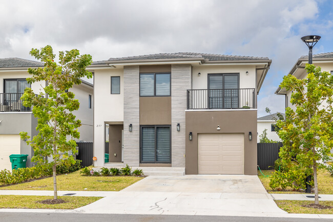 Aurora in Homestead, FL - Building Photo - Building Photo
