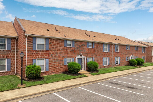 Cove Harbor Townhomes in Hampton, VA - Building Photo - Building Photo