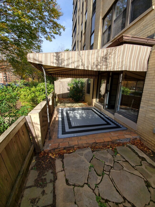 3901 Cathedral Ave NW, Unit Apt. 14 in Washington, DC - Building Photo - Building Photo
