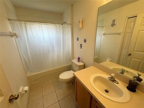 7862 Carriage Pointe Dr in Gibsonton, FL - Foto de edificio - Building Photo