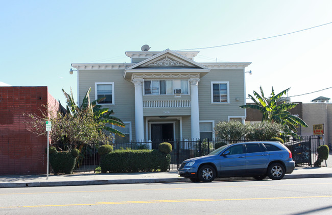 2408 S Grand Ave in Los Angeles, CA - Building Photo - Building Photo