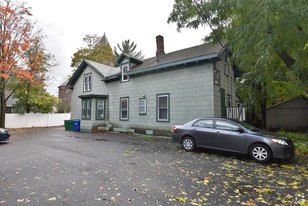24 Richardson St in Newton, MA - Building Photo