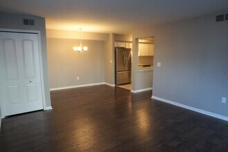 114 Pinewood Dr in Plymouth, MI - Foto de edificio - Building Photo