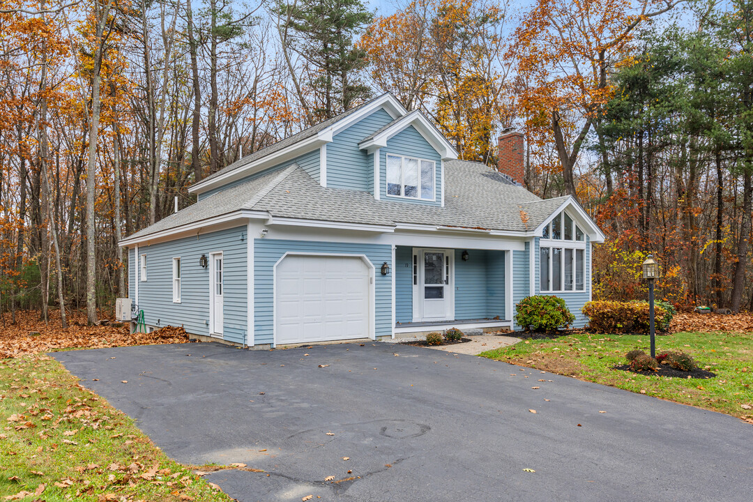 19 Birkdale Cir in Old Orchard Beach, ME - Foto de edificio