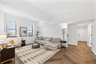 The Marott Apartments in Indianapolis, IN - Foto de edificio - Building Photo