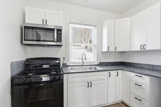 341 Belmont St, Unit 1 in Fall River, MA - Building Photo - Building Photo