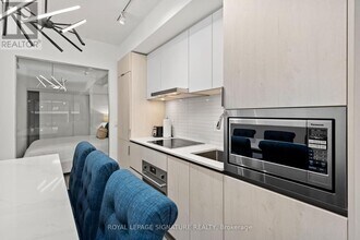 47-447 Mutual St in Toronto, ON - Building Photo - Building Photo