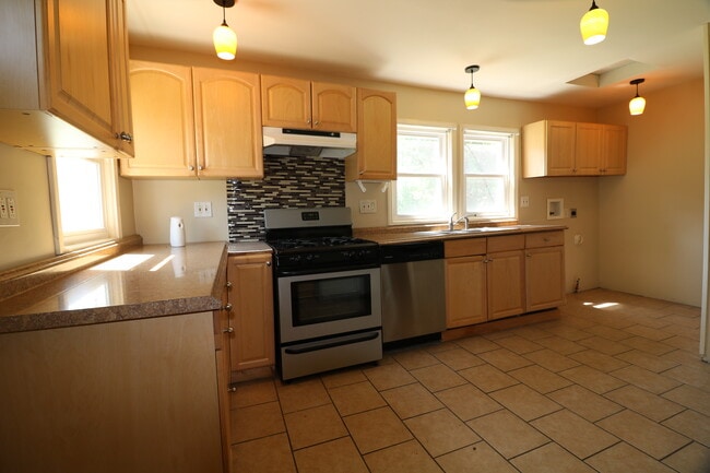 1319 E 12th St in Davenport, IA - Building Photo - Building Photo