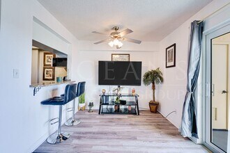 145 N Halifax Ave in Daytona Beach, FL - Building Photo - Building Photo