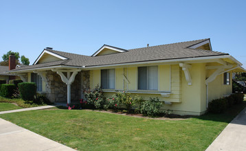 16721 Bartlett Ln in Huntington Beach, CA - Building Photo - Building Photo