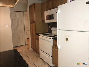 115 Crest Dr in San Marcos, TX - Building Photo - Building Photo