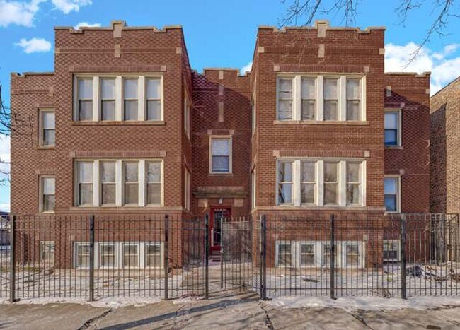 6156 S Albany Ave. Chicago IL in Chicago, IL - Building Photo - Building Photo