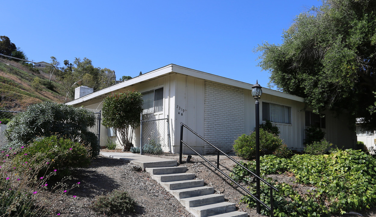 2319 Skylark Dr in Oceanside, CA - Foto de edificio