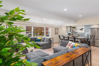 70 Lake Ave in Saratoga Springs, NY - Building Photo - Building Photo