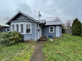 1910 20th St NE in Salem, OR - Building Photo
