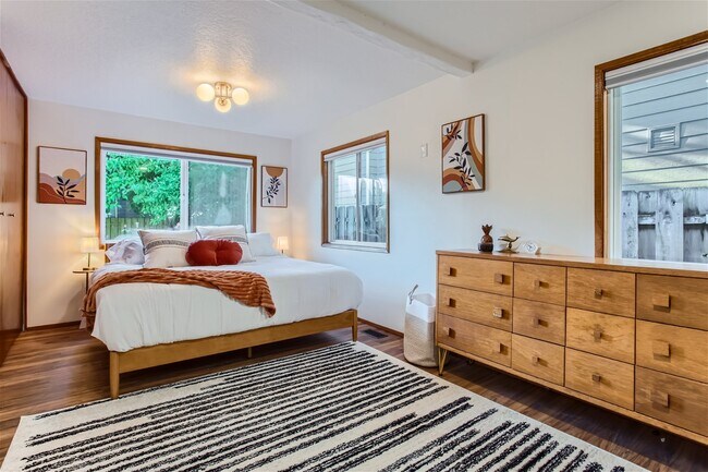 8738 N Calvert Ave in Portland, OR - Foto de edificio - Building Photo